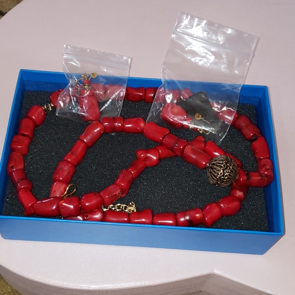 Beautiful Set. - Picture 2 of 3